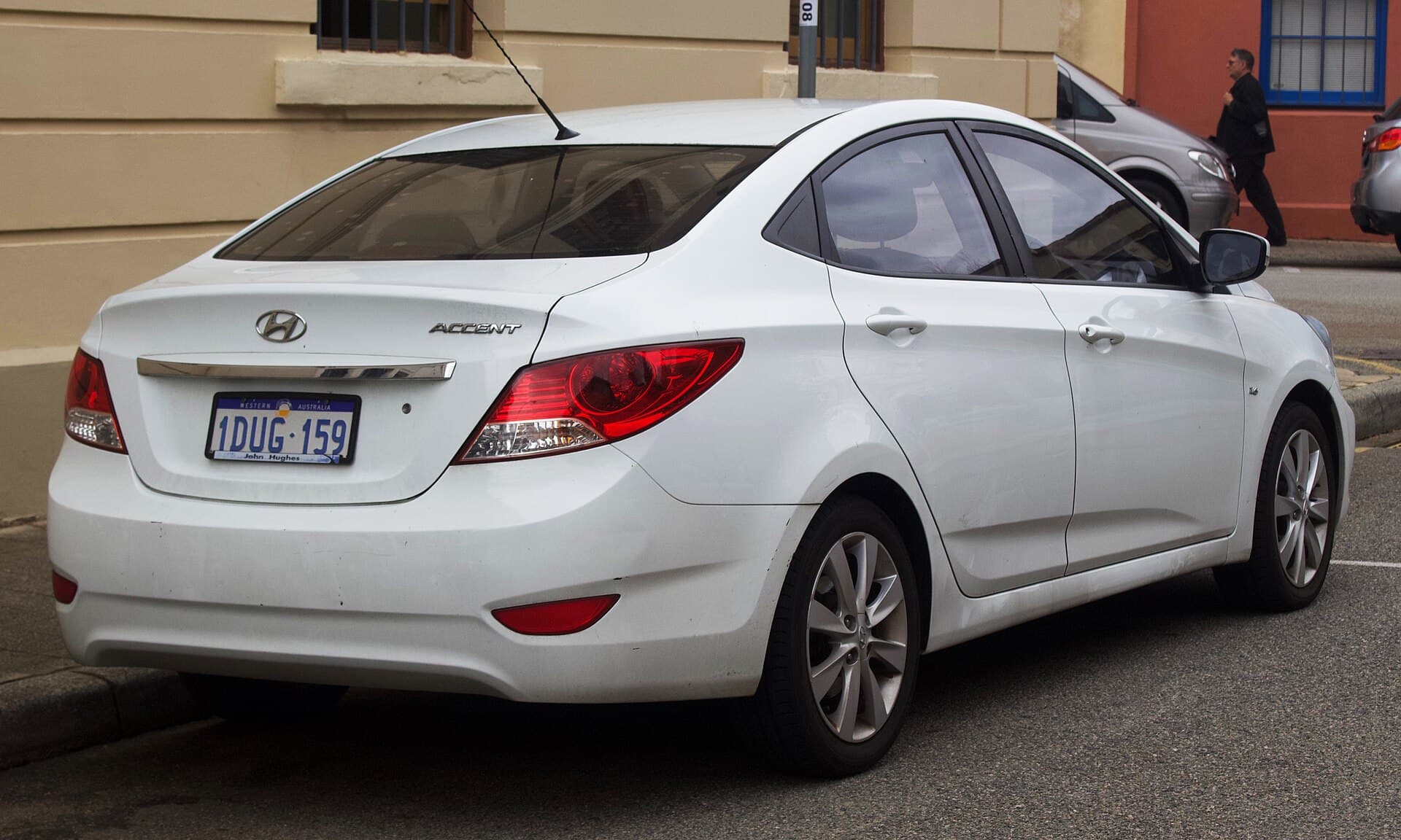 2016 Hyundai Accent in Century White — photograph 4 of 6