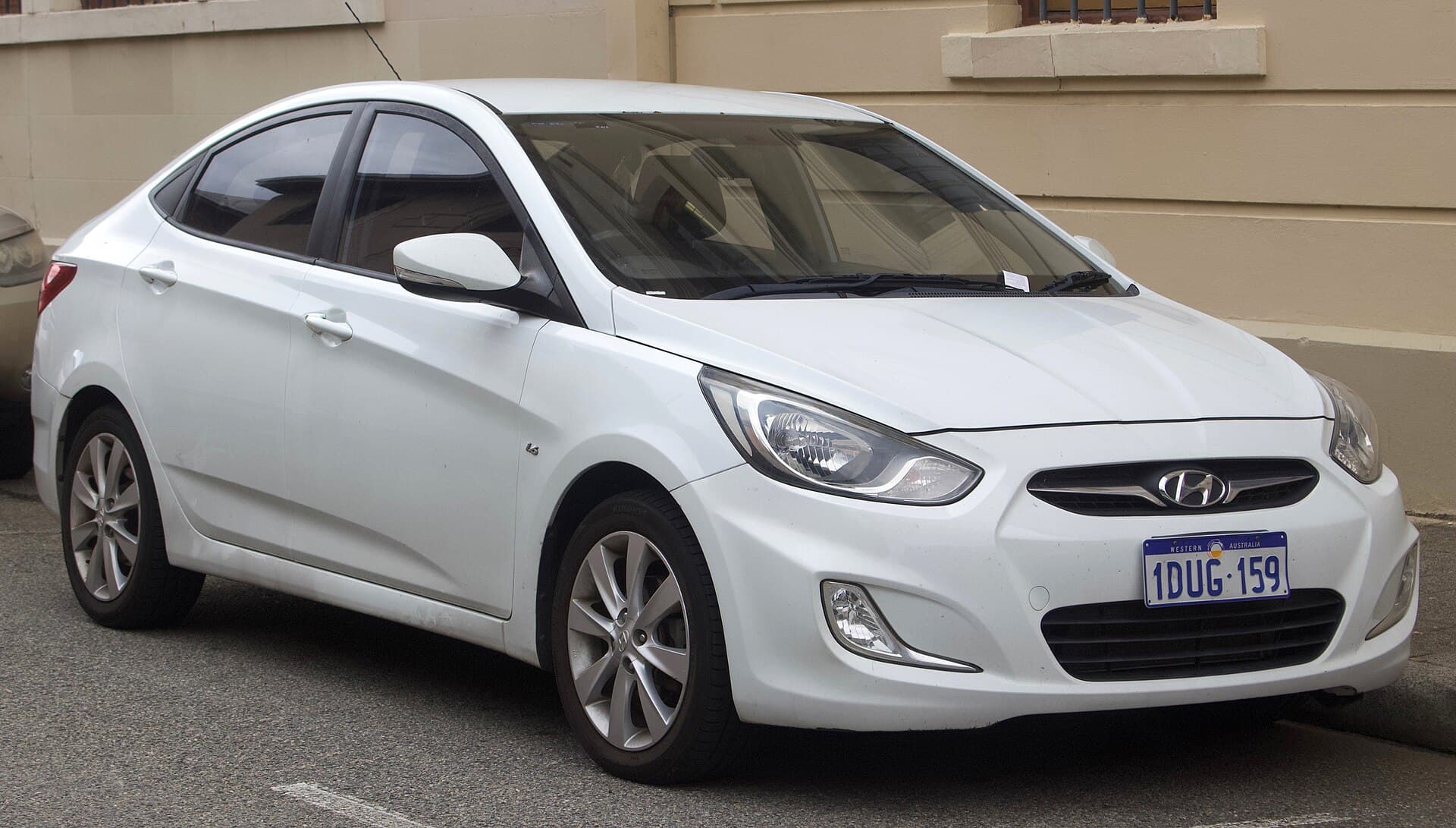 2016 Hyundai Accent in Century White — photograph 5 of 6