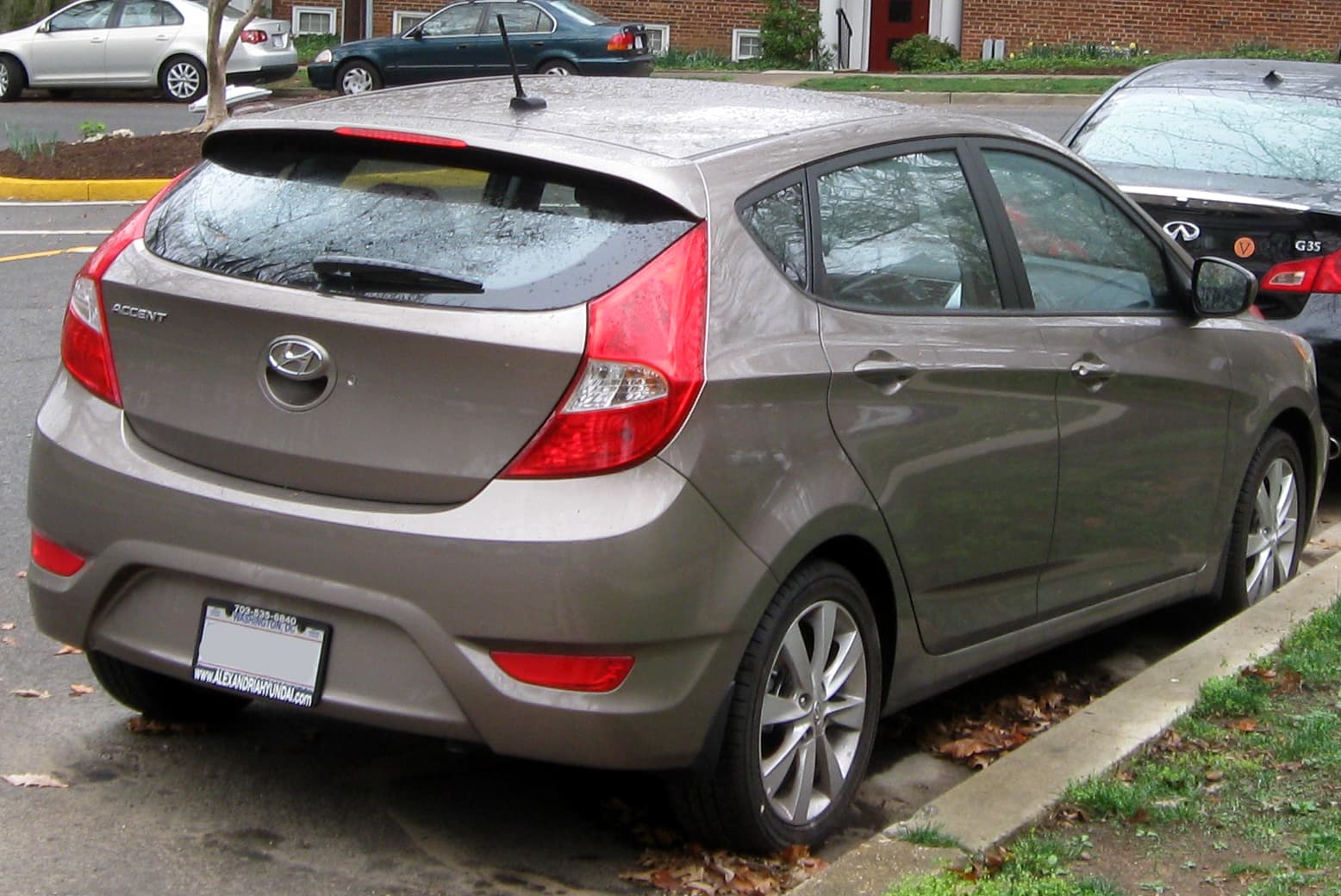 2016 Hyundai Accent in Ironman Silver — photograph 2 of 6