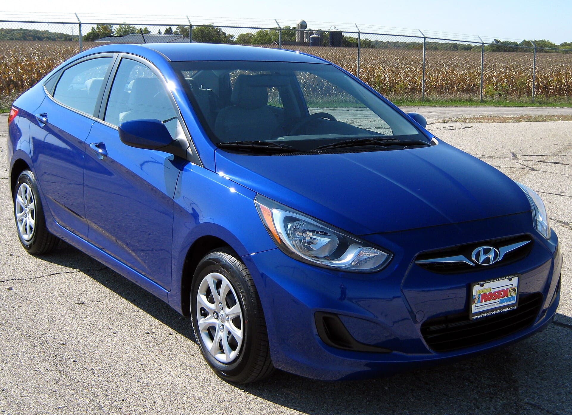 2016 Hyundai Accent in Pacific Blue — photograph 2 of 6