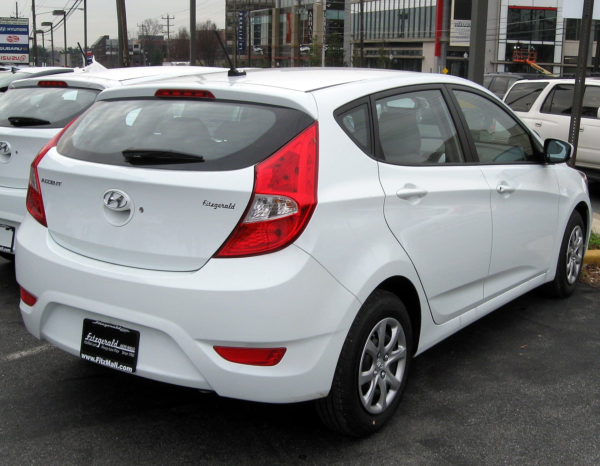 2016 Hyundai Accent in Century White — photograph 6 of 6