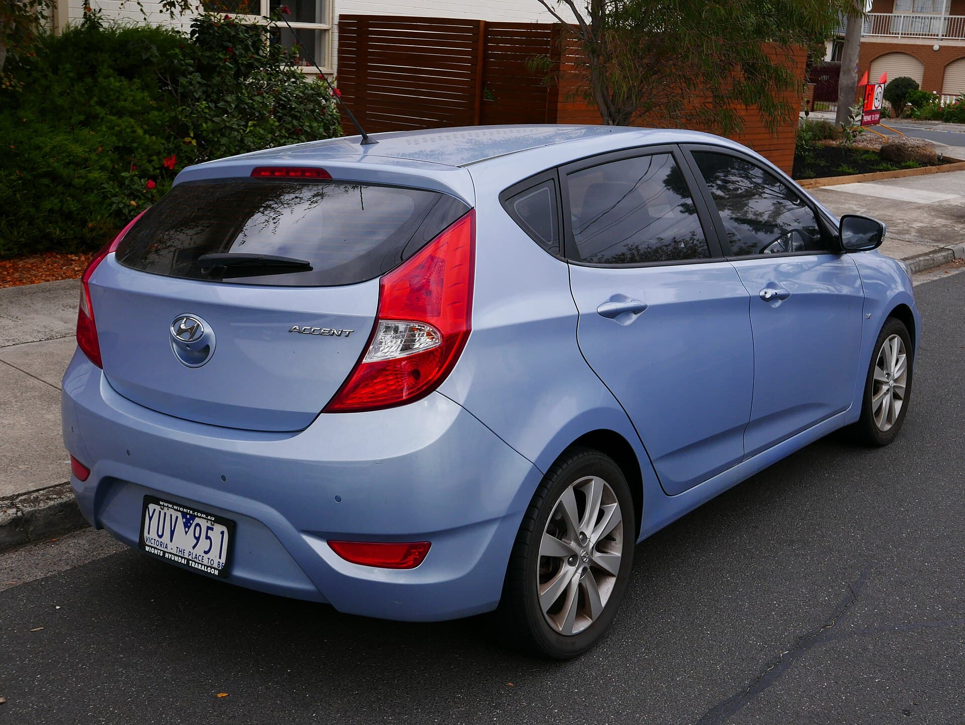 2016 Hyundai Accent in Pacific Blue — photograph 4 of 6