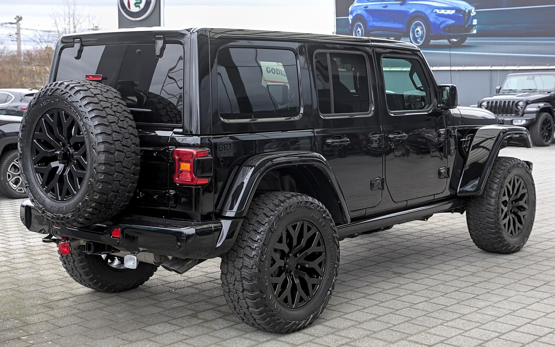 2022 Jeep Wrangler in Black — photograph 2 of 5