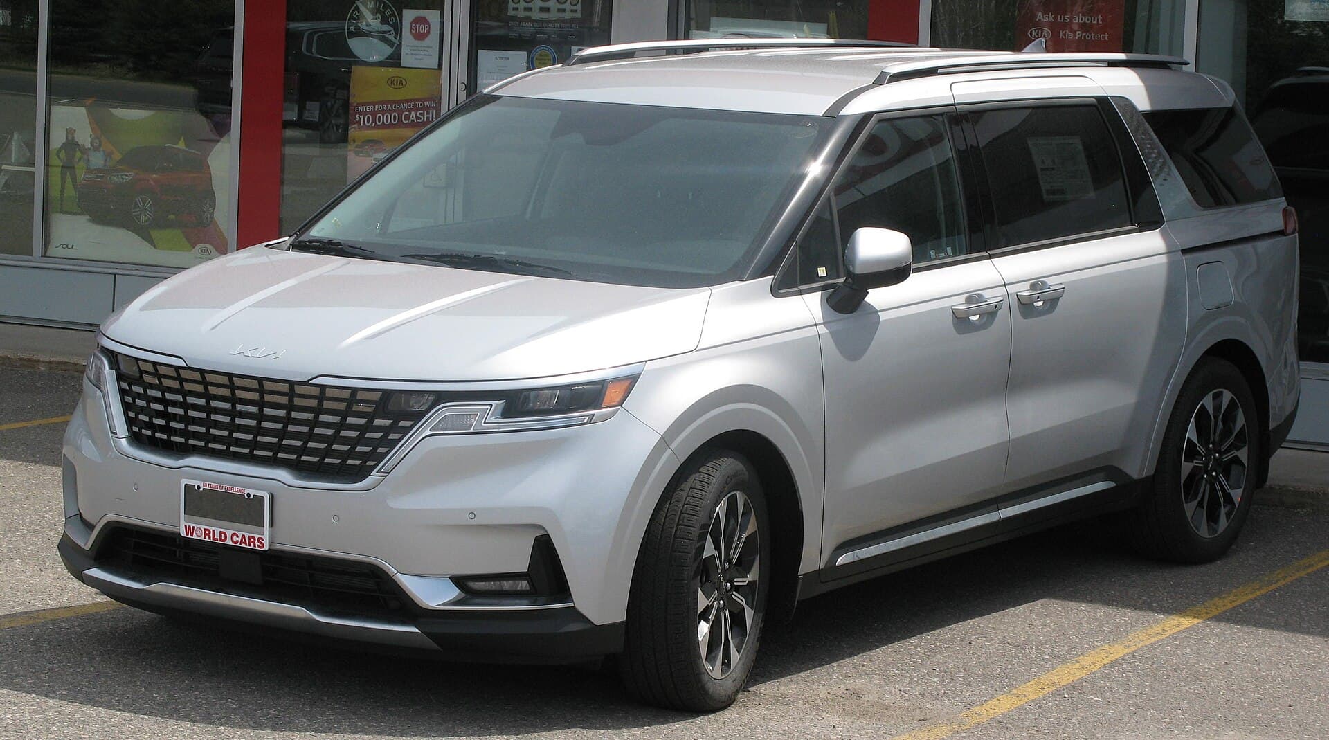 2022 Kia Carnival in Ceramic Silver — photograph 3 of 6