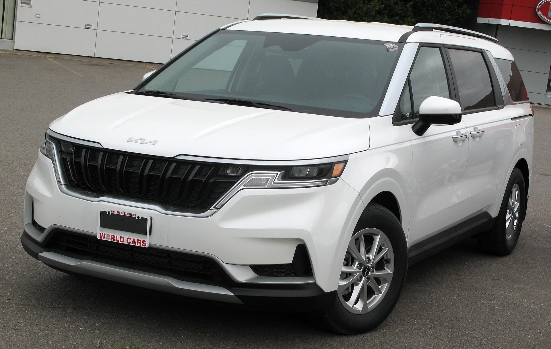 2022 Kia Carnival in Snow White Pearl