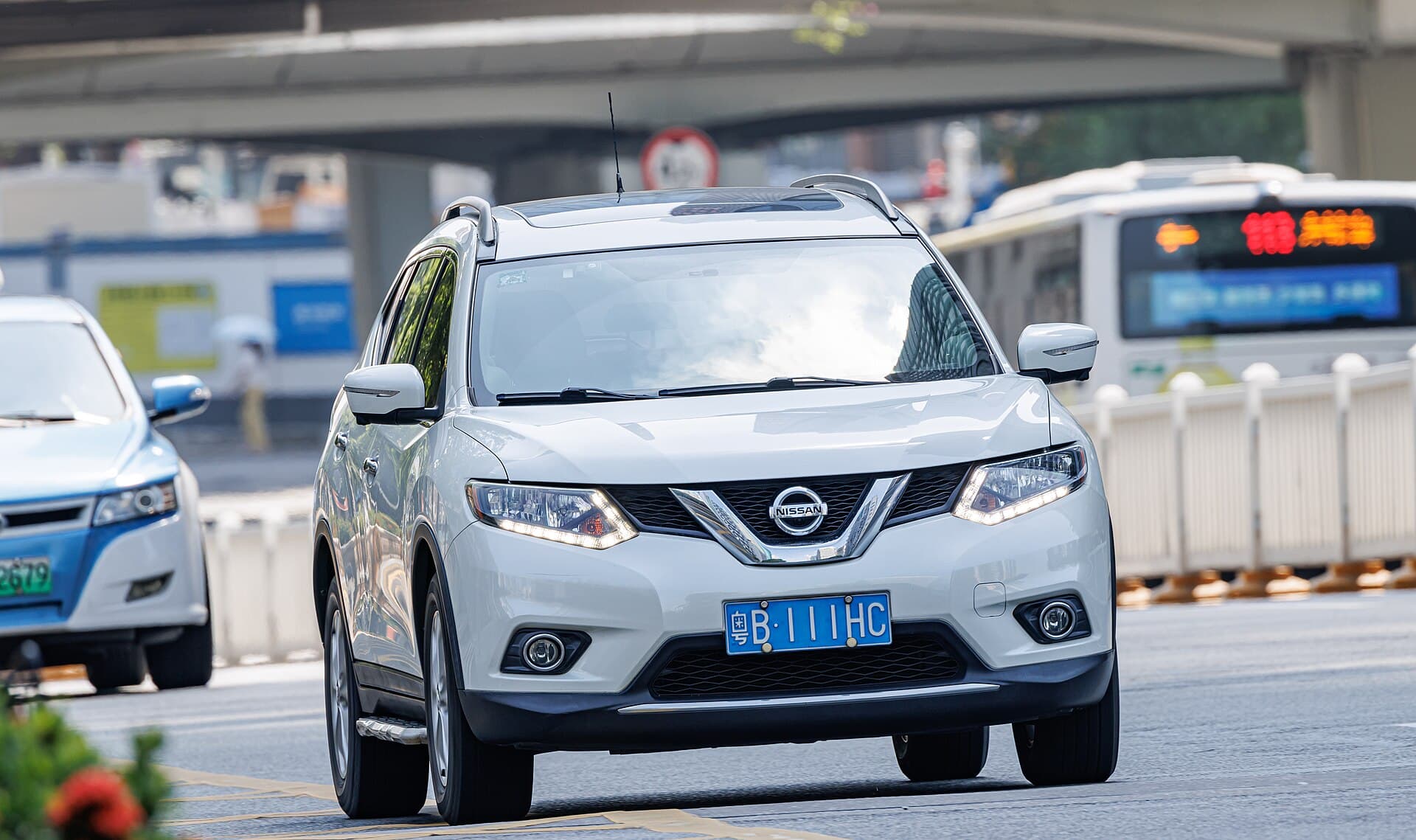 2019 Nissan X-Trail in Pearl White — photograph 5 of 6