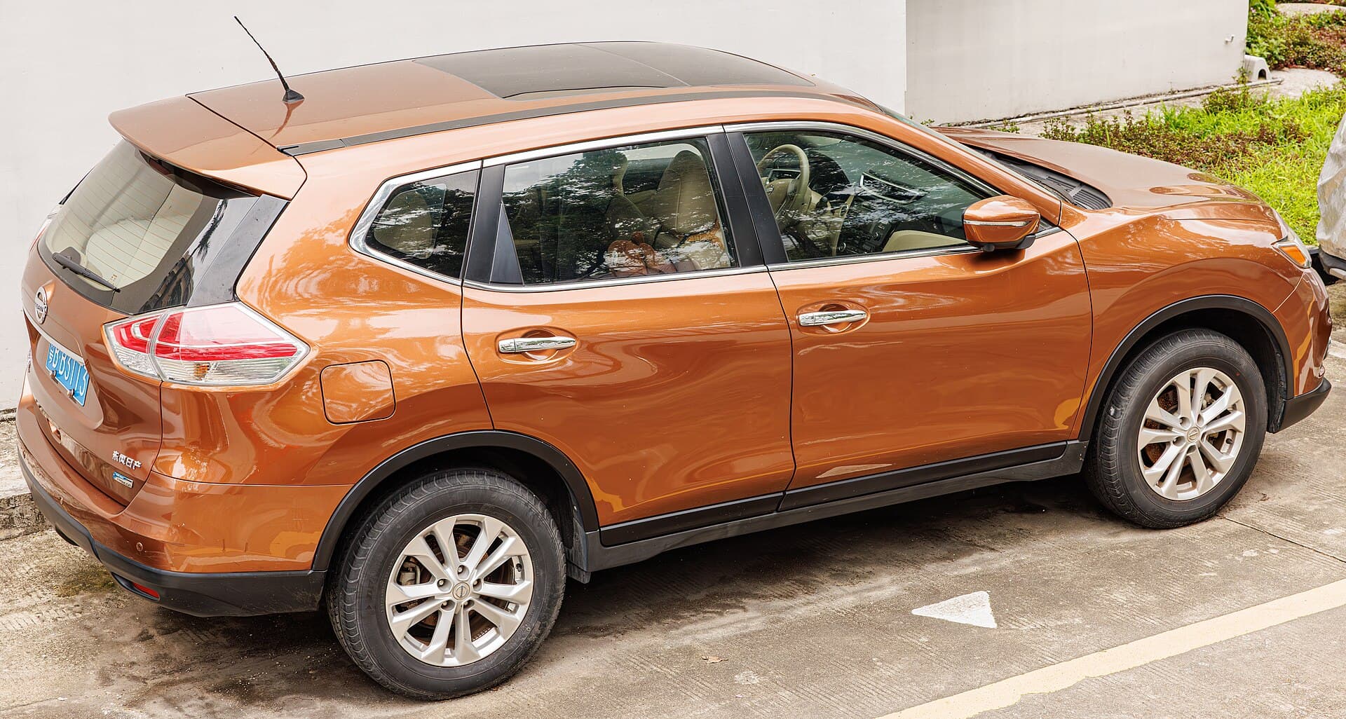 2019 Nissan X-Trail in Copper Blaze — photograph 4 of 6