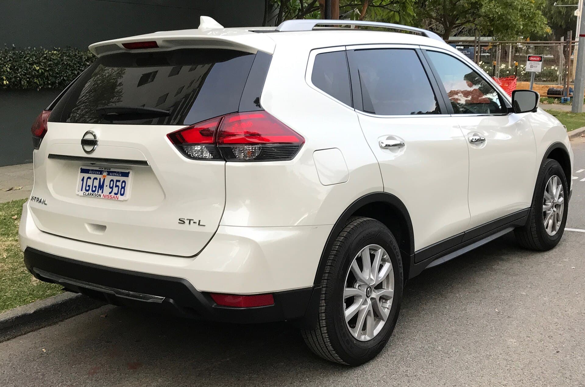 2019 Nissan X-Trail in Pearl White — photograph 3 of 6