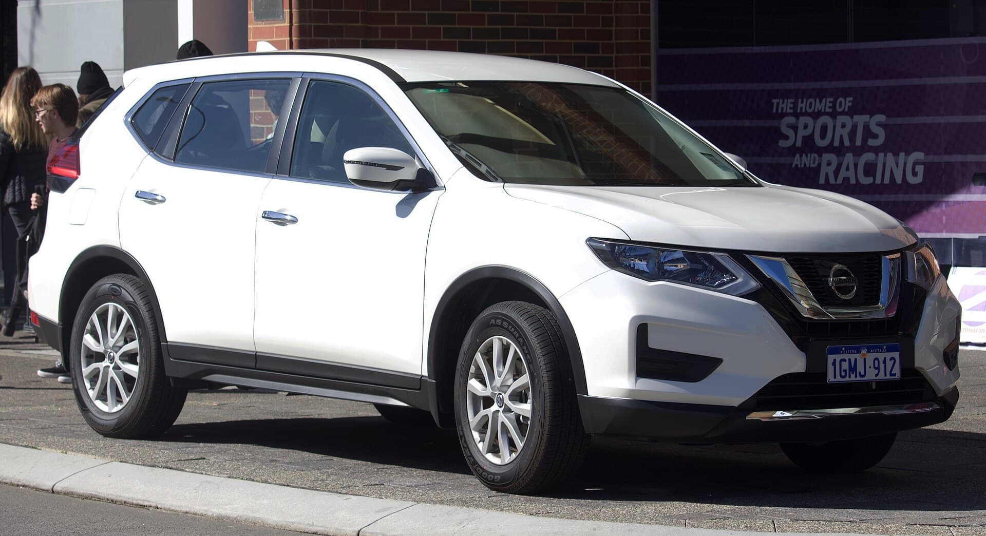 2019 Nissan X-Trail in Pearl White — photograph 4 of 6