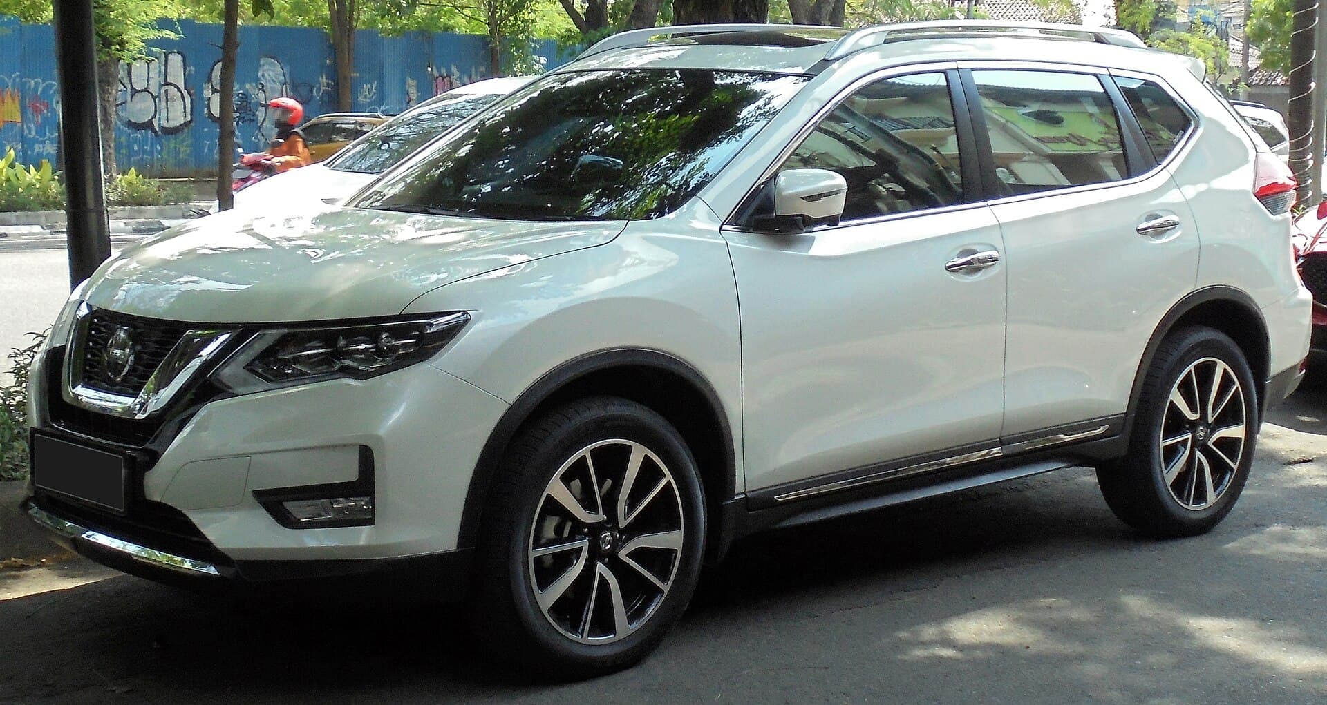 2019 Nissan X-Trail in Pearl White — photograph 6 of 6