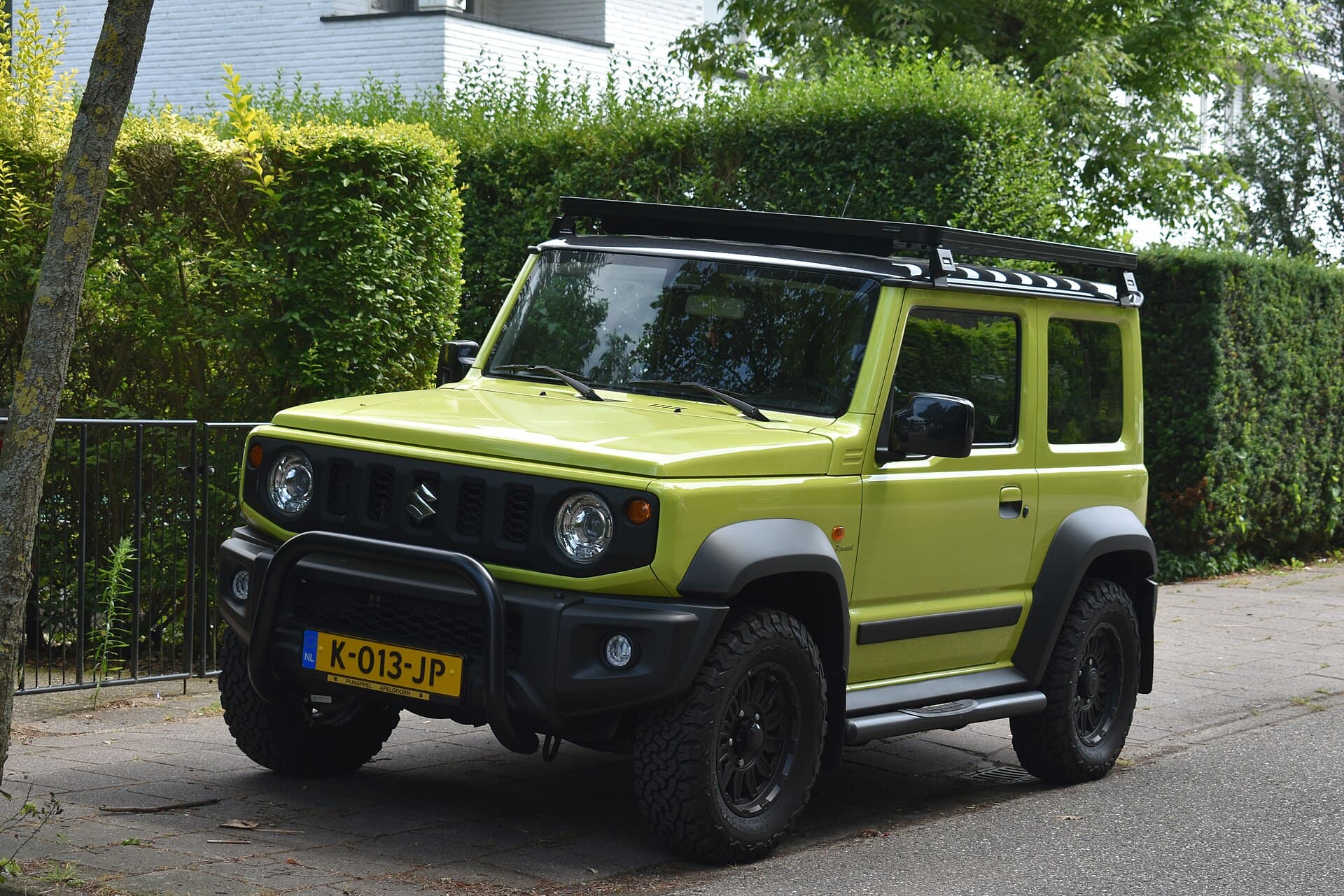 2021 Suzuki Jimny in Kinetic Yellow — photograph 2 of 6