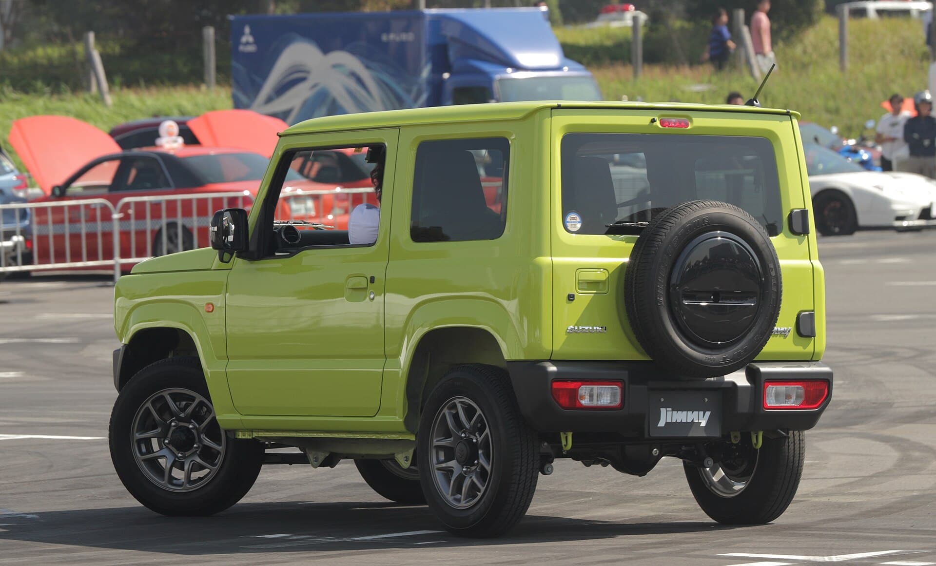 2021 Suzuki Jimny in Kinetic Yellow — photograph 4 of 6