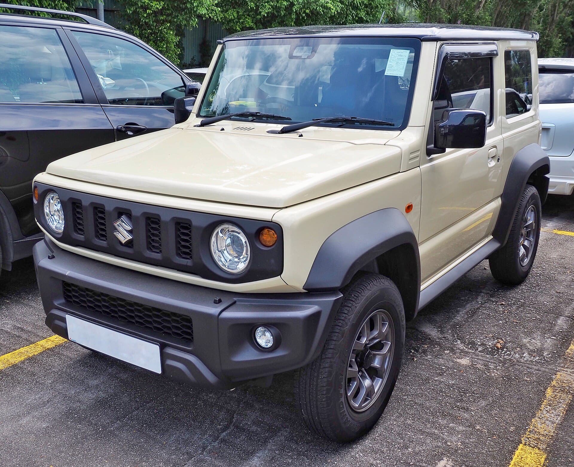 2021 Suzuki Jimny in Superior White — photograph 3 of 6
