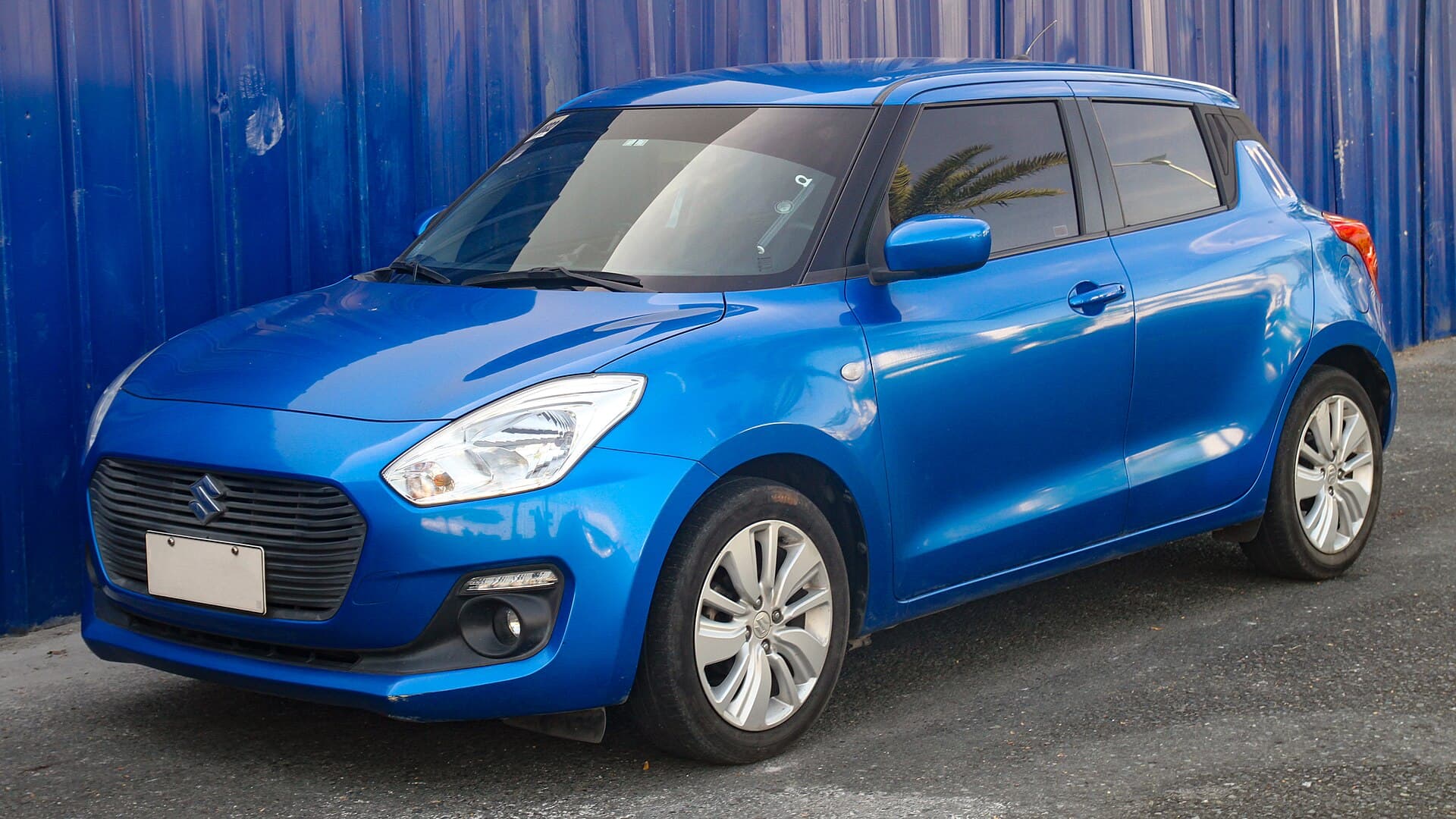 2020 Suzuki Swift in Speedy Blue — photograph 6 of 6