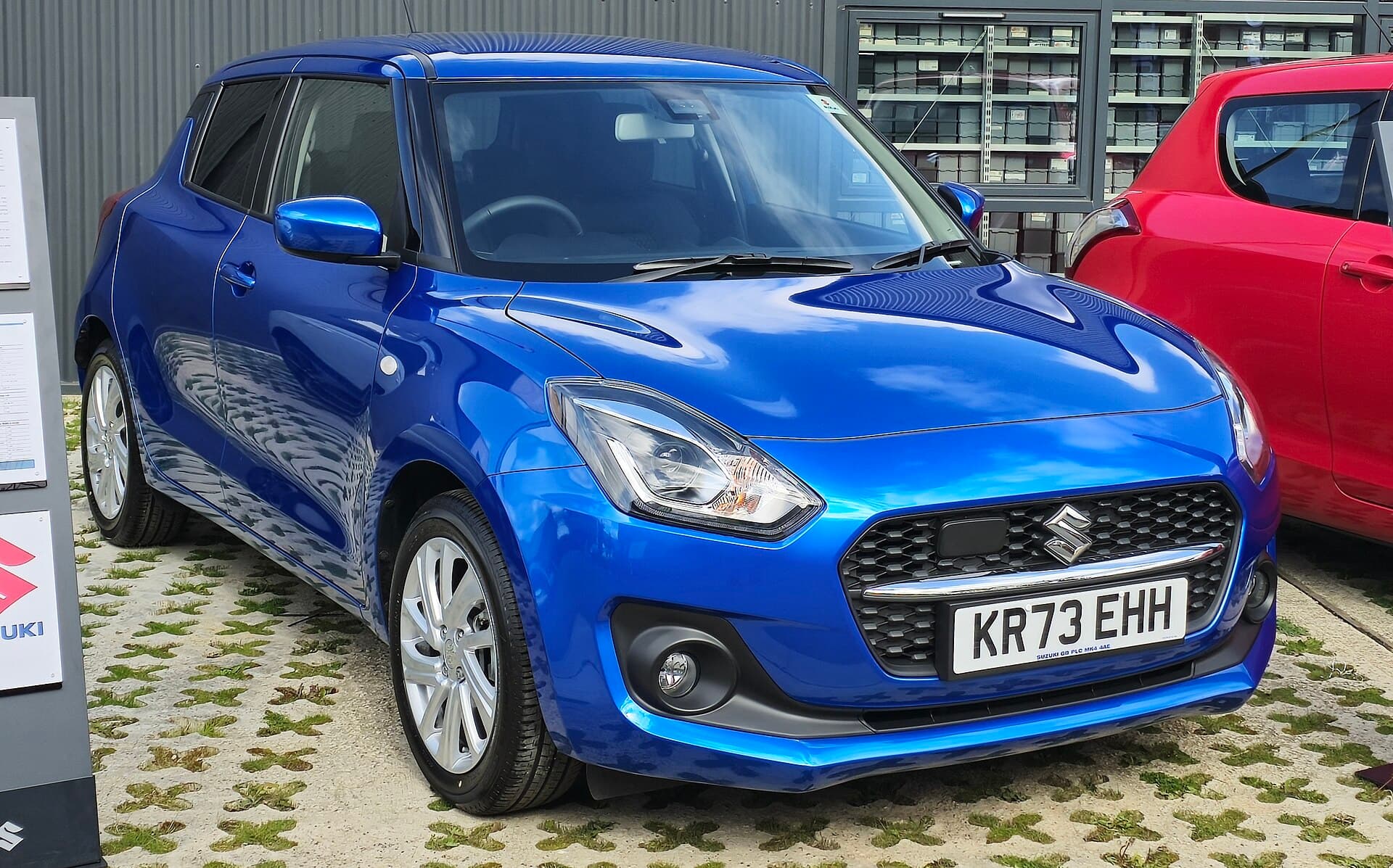 2020 Suzuki Swift in Speedy Blue — photograph 3 of 6