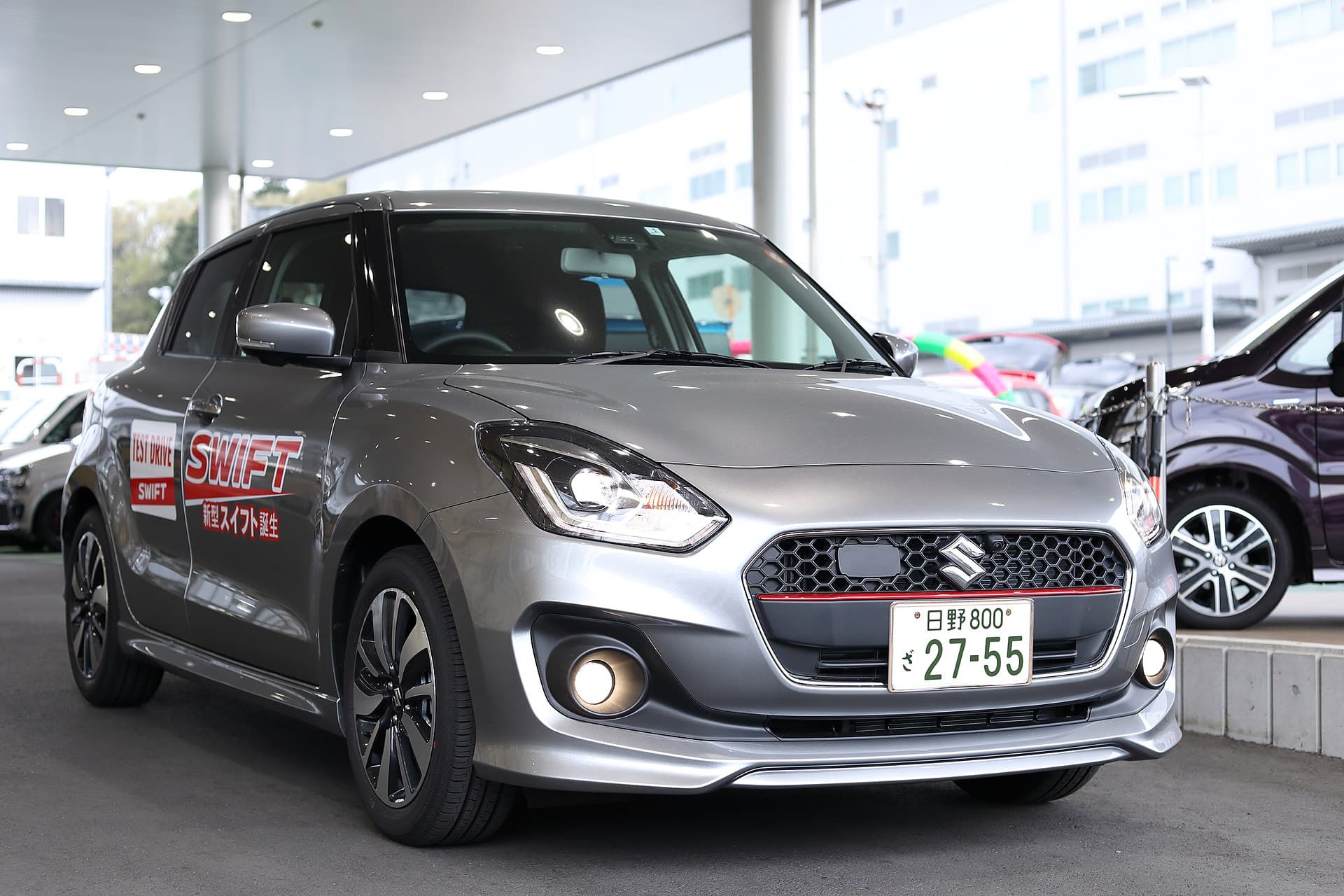 2020 Suzuki Swift in Premium Silver — photograph 2 of 6