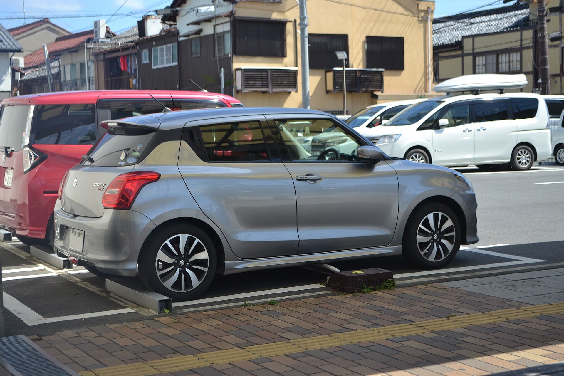 2020 Suzuki Swift in Premium Silver — photograph 6 of 6