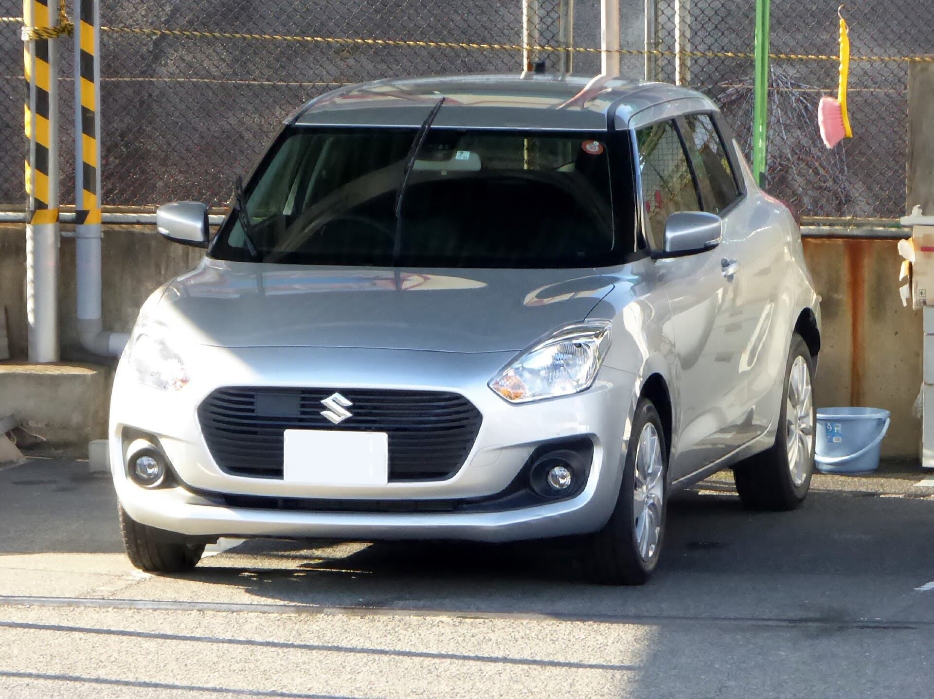 2020 Suzuki Swift in Premium Silver — photograph 5 of 6
