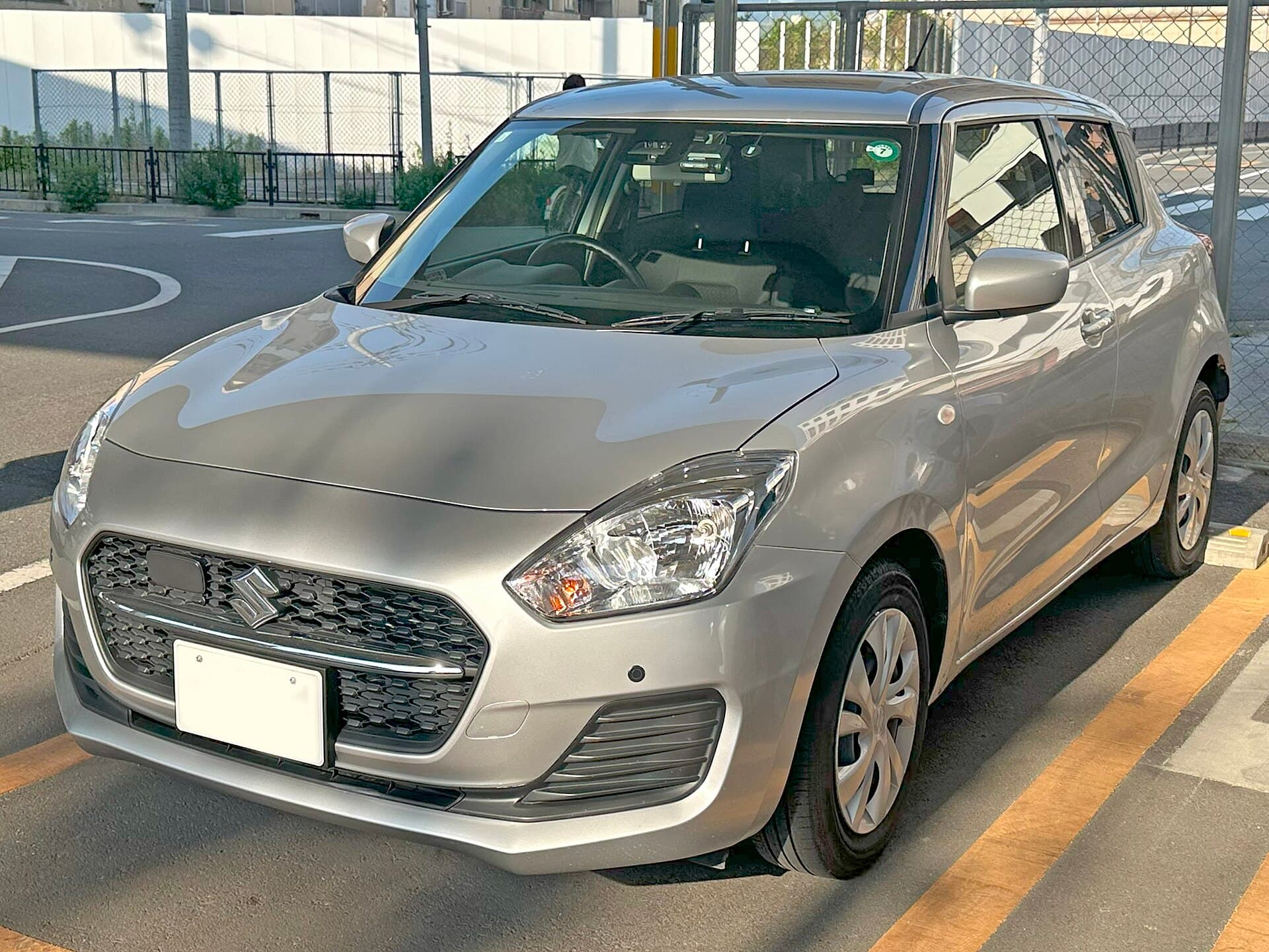 2020 Suzuki Swift in Premium Silver — photograph 3 of 6