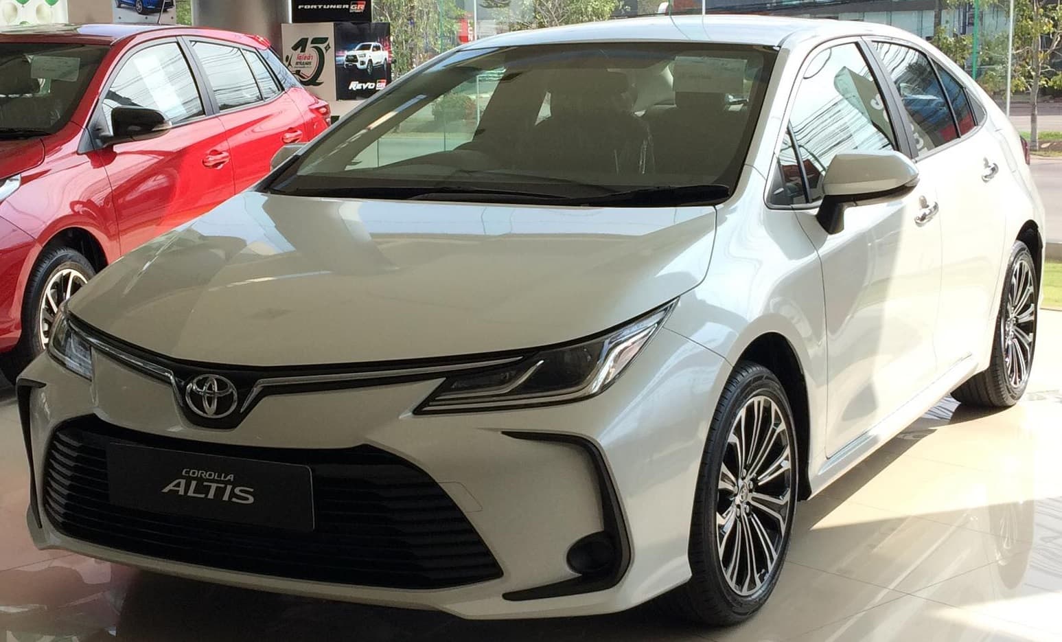 2021 Toyota Corolla in Super White — photograph 4 of 6