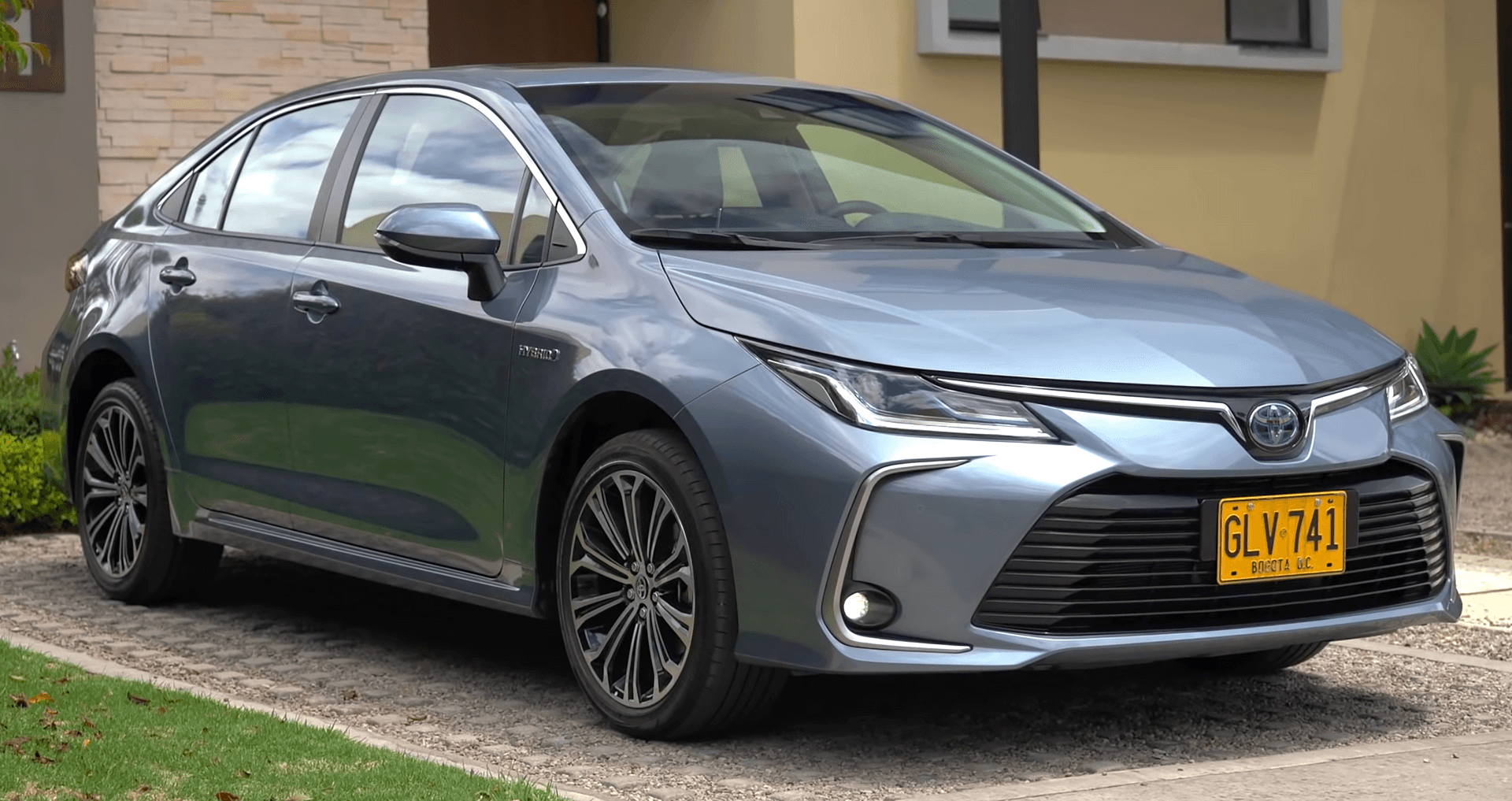 2021 Toyota Corolla in Classic Silver — photograph 4 of 6