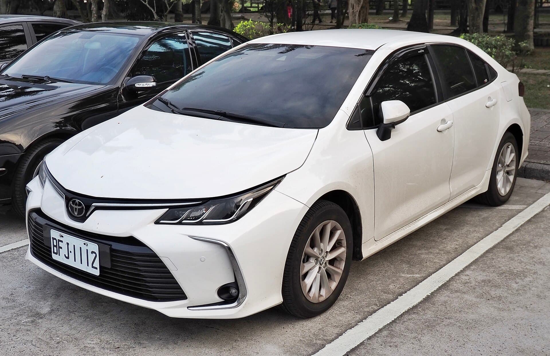 2021 Toyota Corolla in Super White — photograph 3 of 6