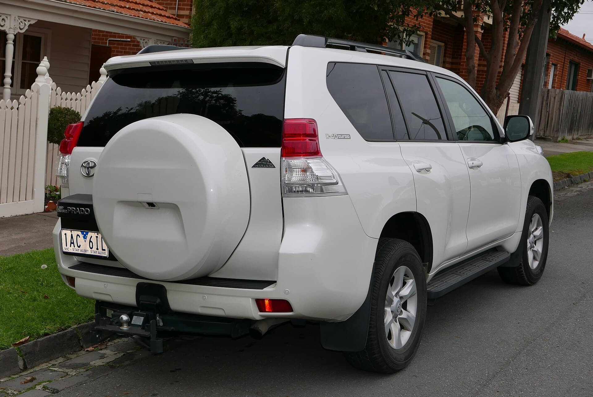 2021 Toyota Land Cruiser Prado in Pearl White — photograph 4 of 6