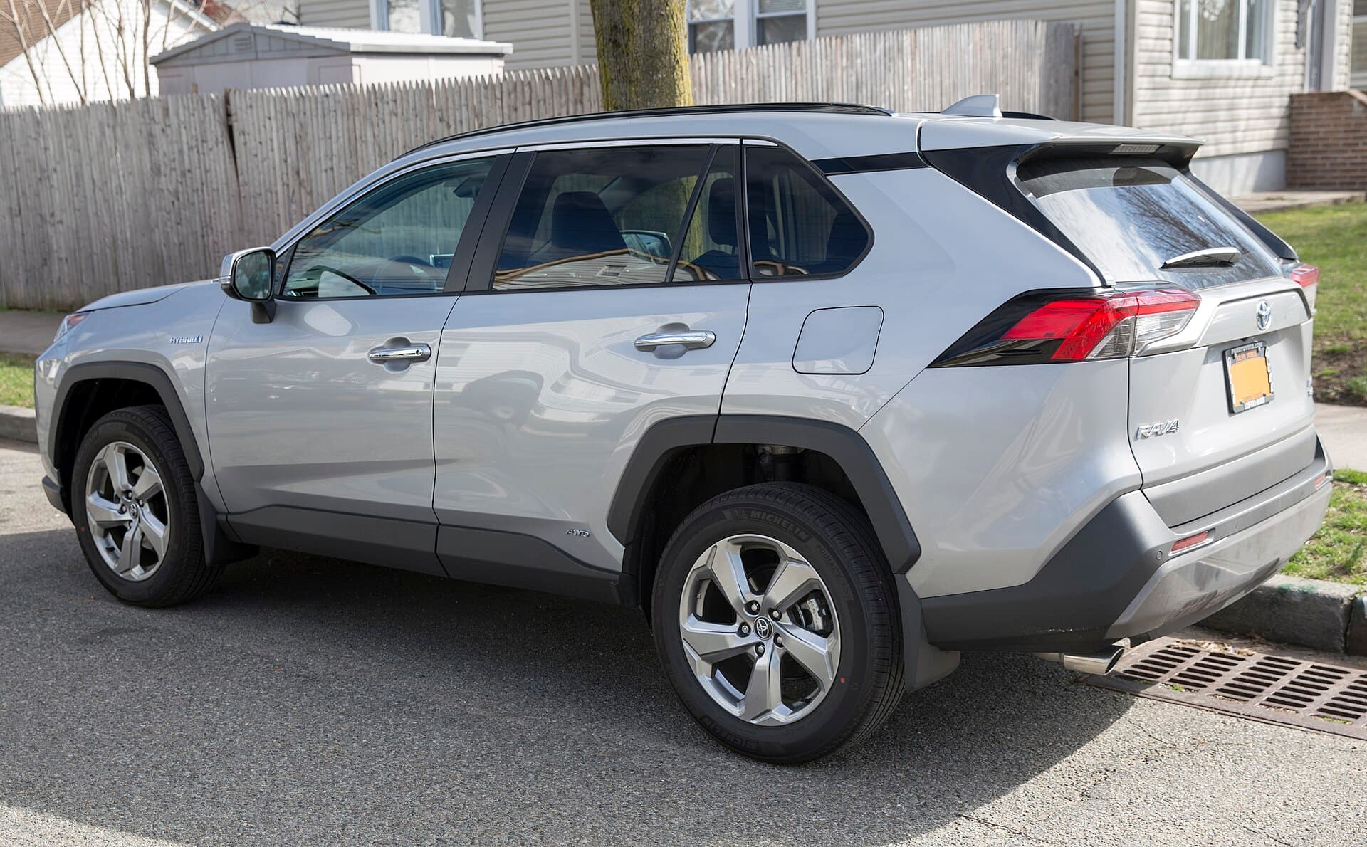2022 Toyota RAV4 in Silver Sky — photograph 6 of 6