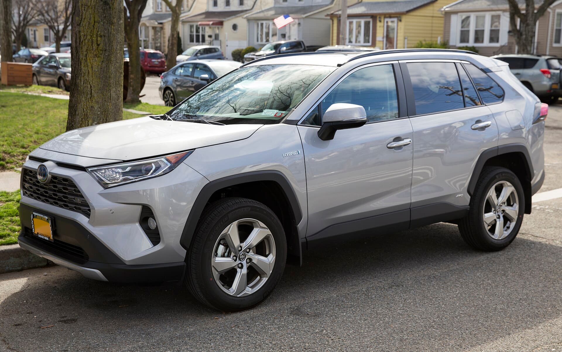 2022 Toyota RAV4 in Silver Sky — photograph 4 of 6