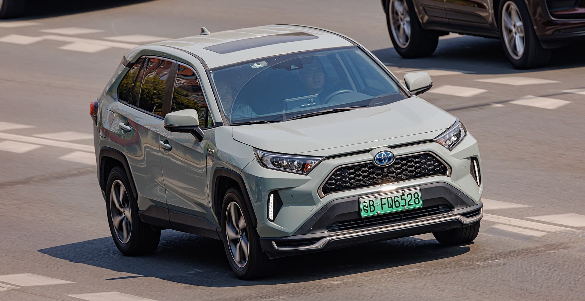 2022 Toyota RAV4 in Silver Sky — photograph 5 of 6