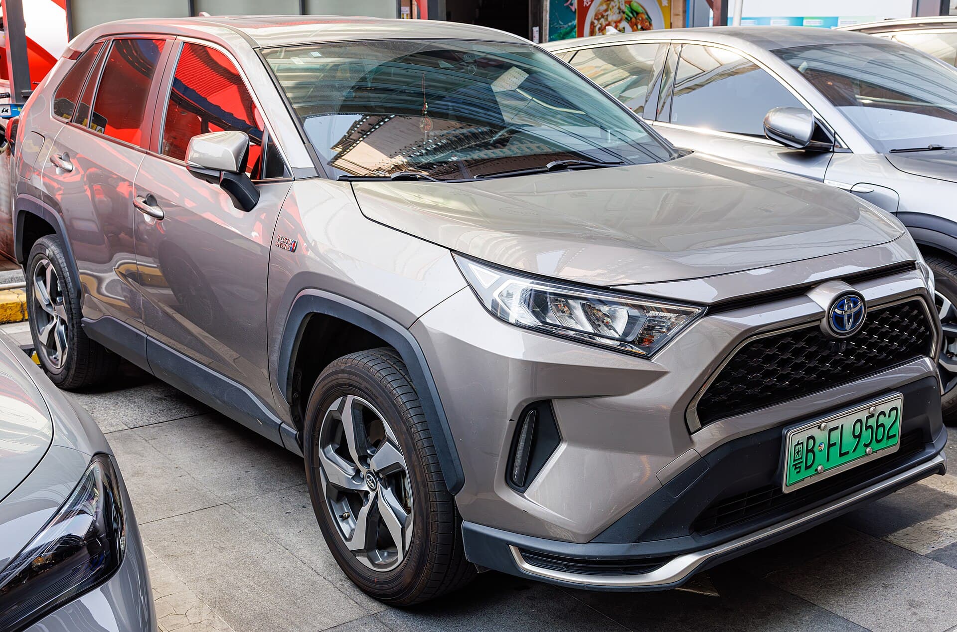 2022 Toyota RAV4 in Silver Sky — photograph 3 of 6
