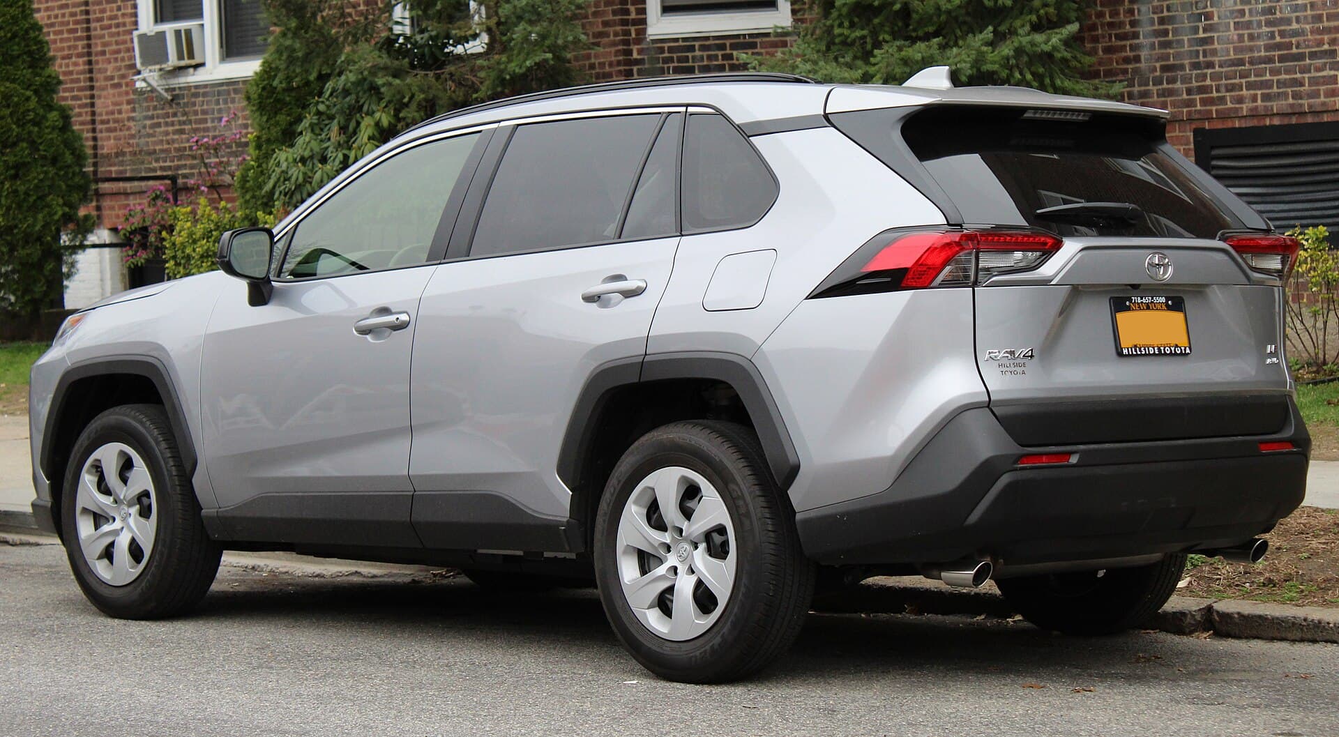 2022 Toyota RAV4 in Silver Sky — photograph 2 of 6