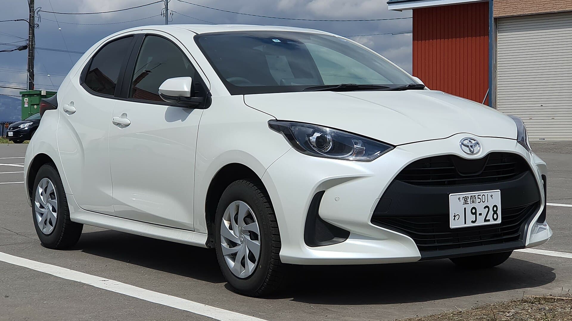 2021 Toyota Yaris in Platinum White — photograph 2 of 6