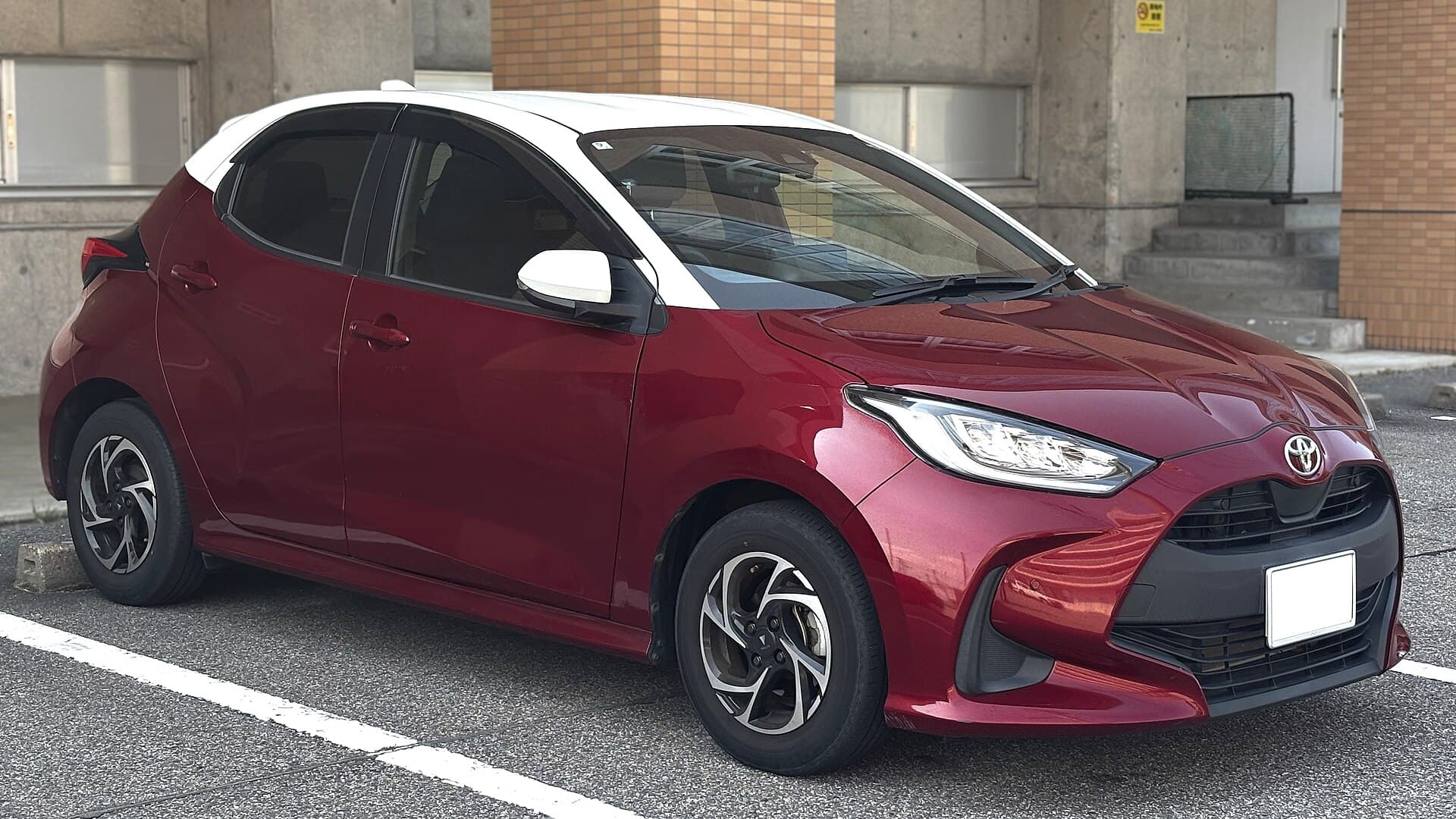 2021 Toyota Yaris in Emotional Red — photograph 3 of 6