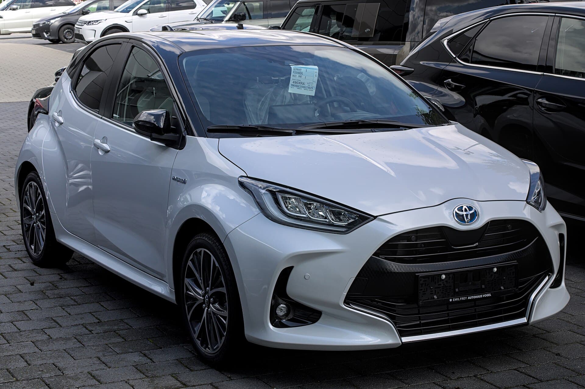 2021 Toyota Yaris in Platinum White — photograph 4 of 6