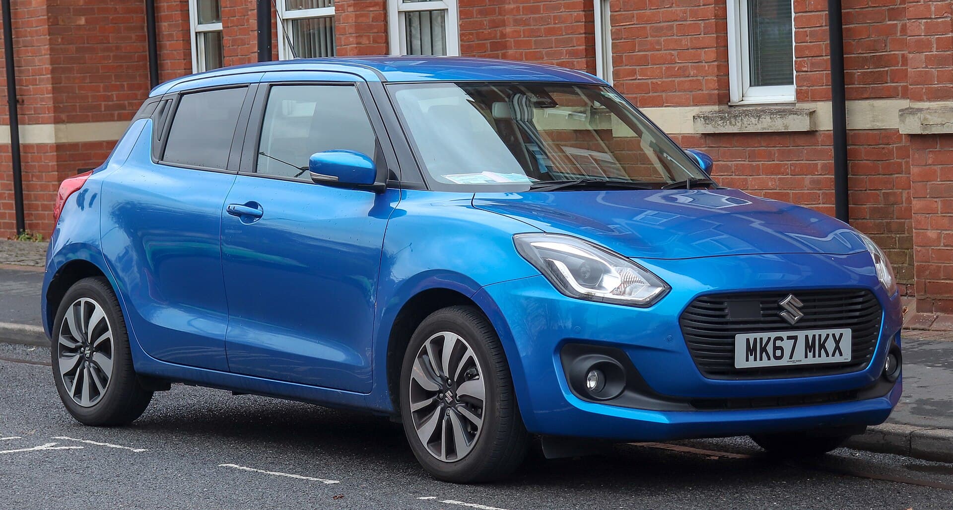 2020 Suzuki Swift in Speedy Blue